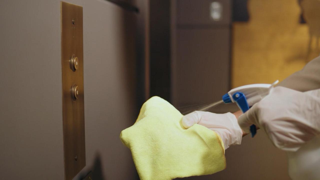Holiday Inn Mumbai International Airport By Ihg 외부 사진 Disinfection of elevator buttons