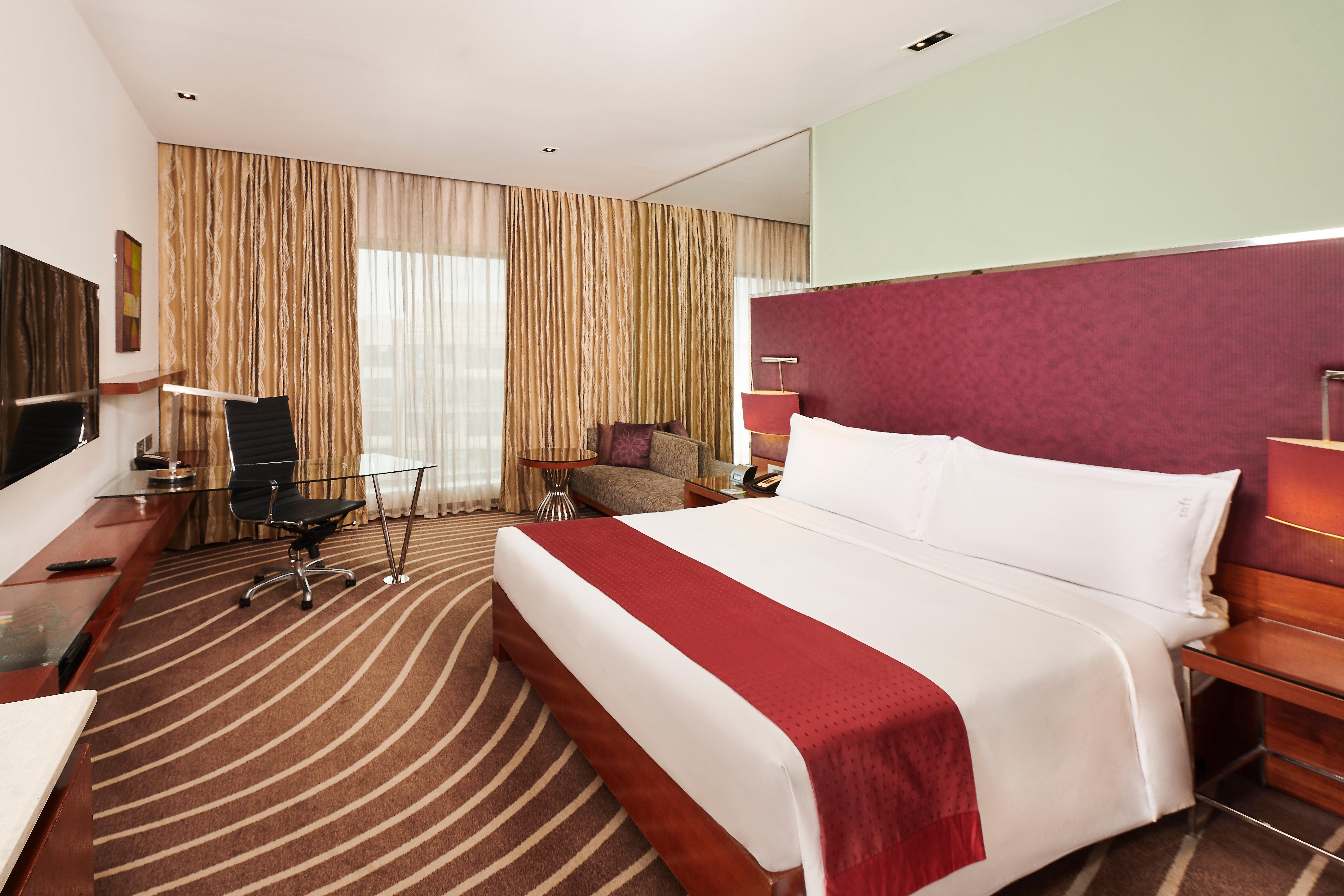 Holiday Inn Mumbai International Airport By Ihg 외부 사진 A room at the Crowne Plaza Hotel, Hyderabad
