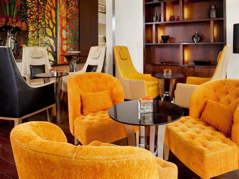 Holiday Inn Mumbai International Airport By Ihg 외부 사진 The lounge at the airport