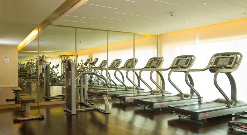 Holiday Inn Mumbai International Airport By Ihg 외부 사진 A row of treadmills